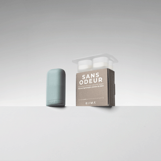 KIIMA Sans odeur refillable lip balm kit featuring a mint green applicator, a DIY mold and eco-friendly refill pods.