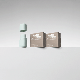 KIIMA Sans Odeur refillable lip balm GIF showing a mint green reusable applicator and unscented, natural nourishment refills.